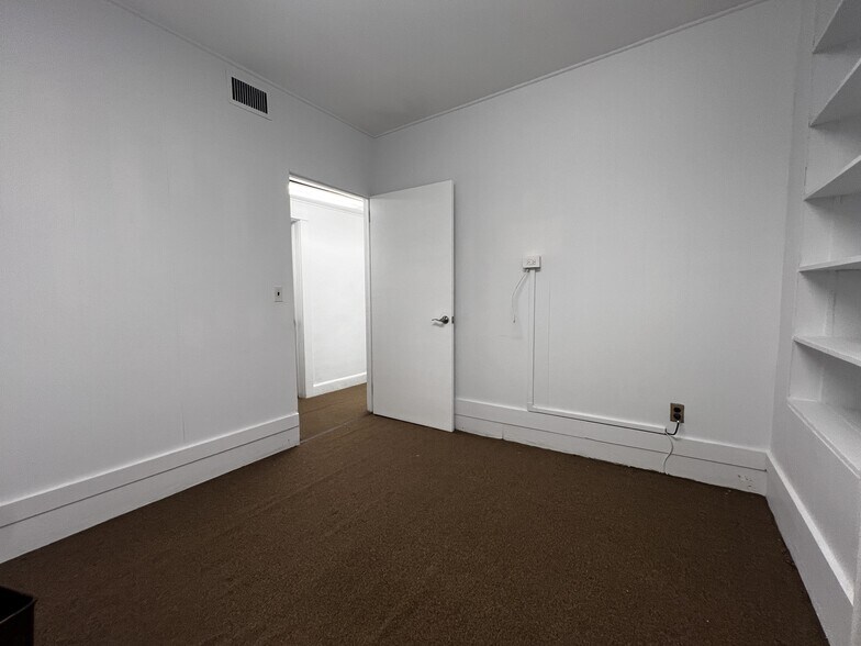 More Photos Of 37 E Main St, Oyster Bay Office Residential For Lease