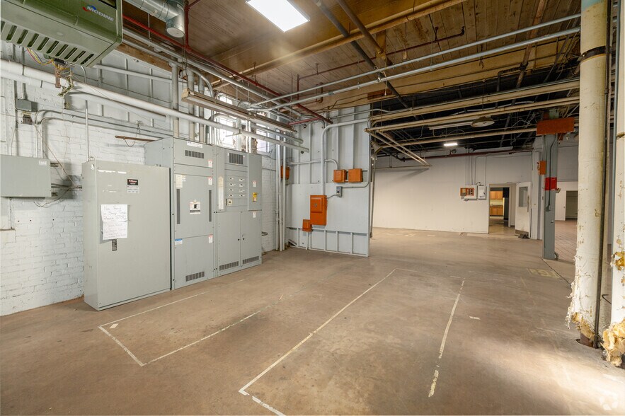 More Photos Of 650 Franklin Ave, Hartford Manufacturing For Sale