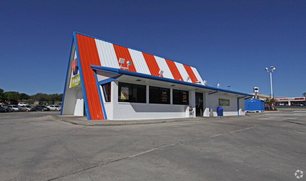 More Photos Of 4400 Little Rd, Arlington Unknown For Lease