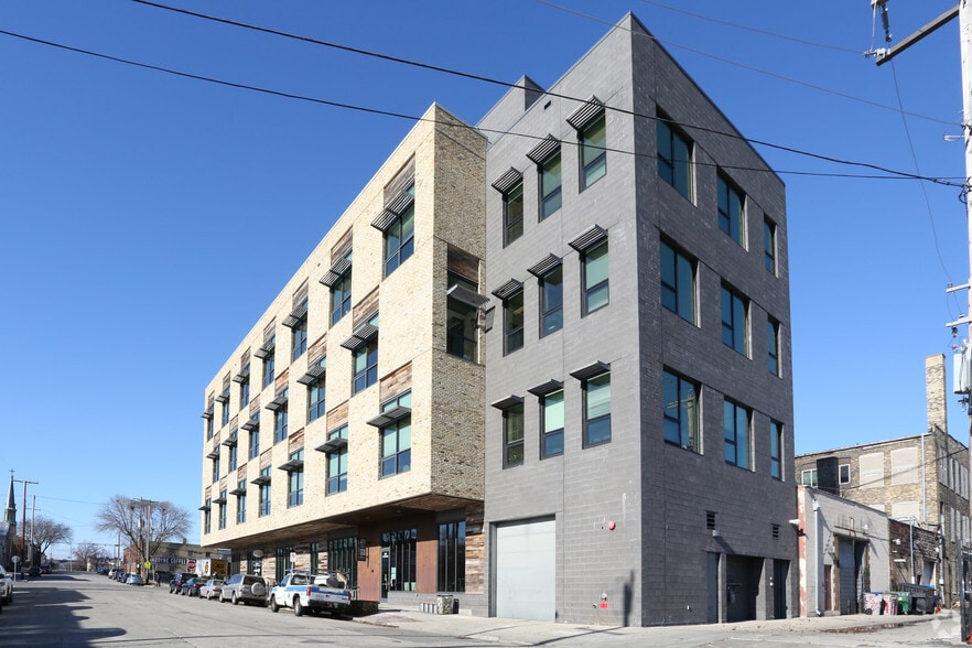 More Photos Of 130 W Bruce St, Milwaukee Office For Sale