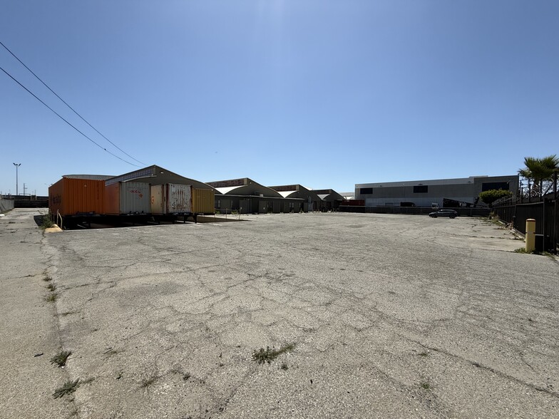 More Photos Of 2300 E Curry St, Long Beach Warehouse For Lease