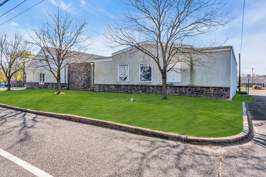More Photos Of 3209 Atlantic Ave, Allenwood Showroom For Sale