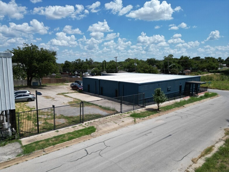 More Photos Of 3641 Alice St, Fort Worth Warehouse For Sale