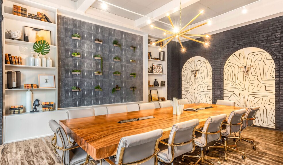 More Photos Of 100 Villita St, San Antonio Hotel For Sale