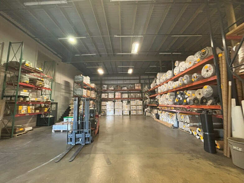 More Photos Of 3 Karen Dr, Westbrook Warehouse For Lease
