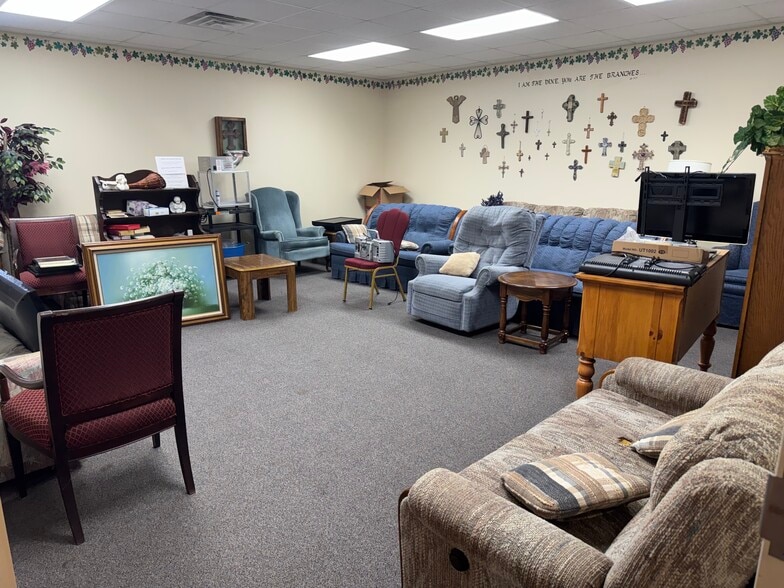 More Photos Of 2045 SE Green Oaks Blvd, Arlington Religious Facility For Lease