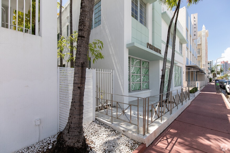 More Photos Of 745 Collins Ave, Miami Beach Storefront For Sale