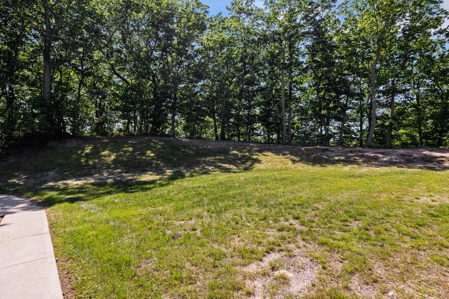 More Photos Of 352 Monmouth Rd, Millstone Township Office For Lease
