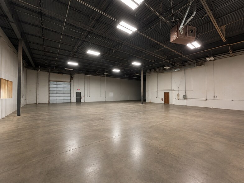 More Photos Of 7700 N 68th Ave, Minneapolis Light Manufacturing For Lease