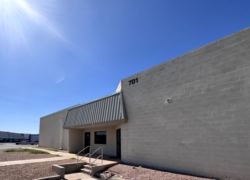More Photos Of 701 N Golden Key St, Gilbert Manufacturing For Sale