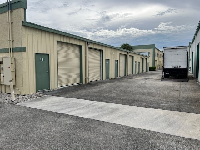 More Photos Of 413 NE Baker Rd, Jensen Beach Light Distribution For Sale