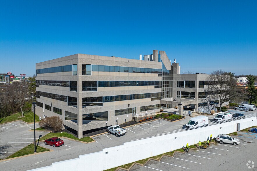 More Photos Of 56 W Main St, Newark Office For Lease