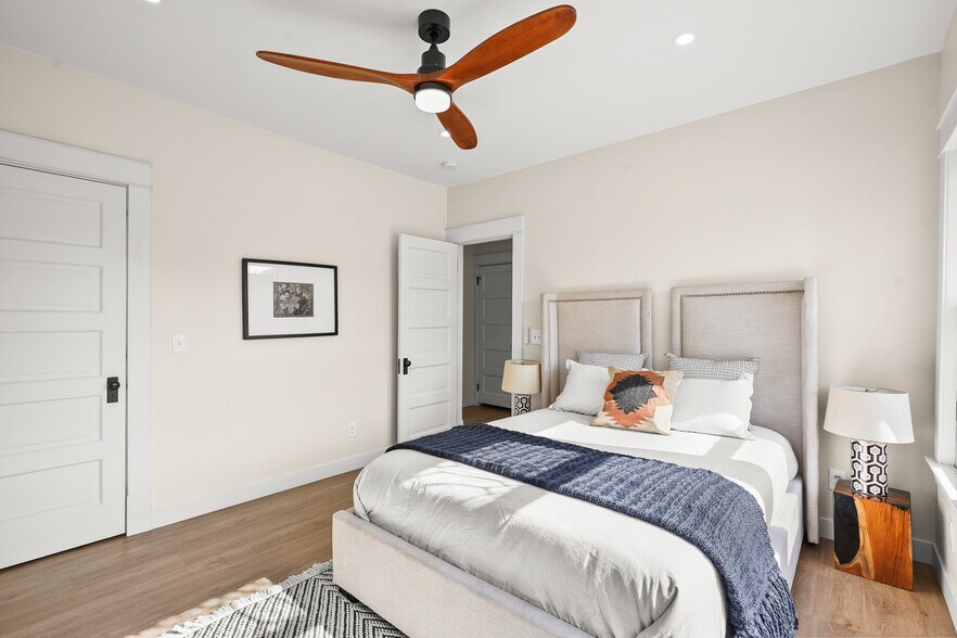 More Photos Of 844 E Kensington Rd, Los Angeles Specialty For Sale