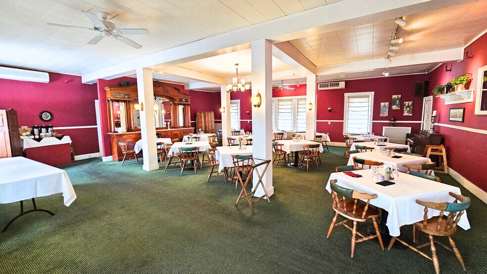 More Photos Of 40 Common St, Chester Hotel For Sale