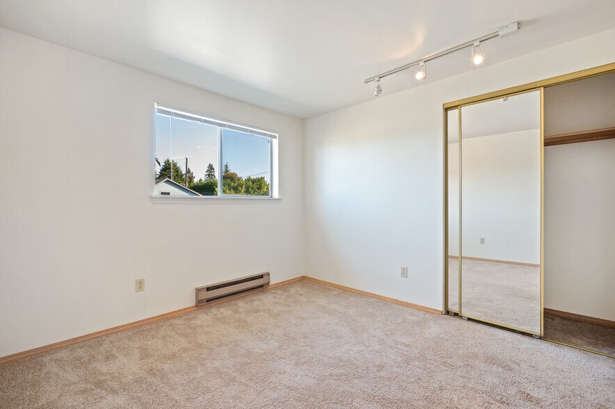 More Photos Of 6042 Fauntleroy Way SW, Seattle Apartments For Sale