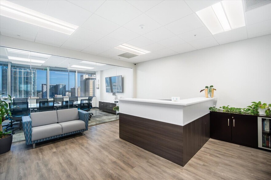 More Photos Of 201 E Kennedy Blvd, Tampa Office For Lease