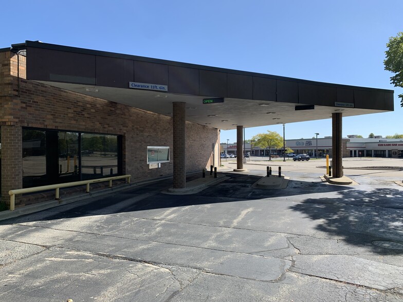 More Photos Of 1355 W Dundee Rd, Buffalo Grove Bank For Lease