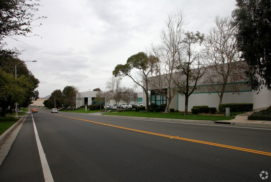 More Photos Of 1761 California Ave, Corona Flex For Lease