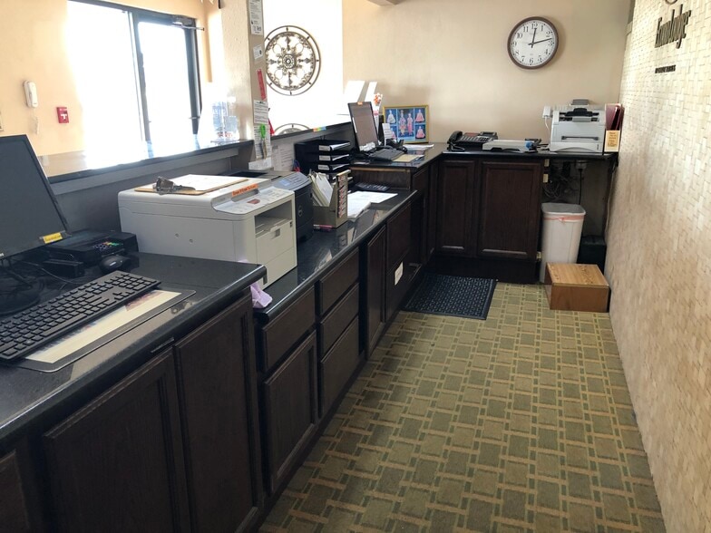 More Photos Of 2600 SE 16th St, Ames Hotel For Sale