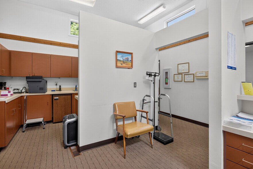 More Photos Of 2575 Spring Arbor Rd, Jackson Medical For Sale