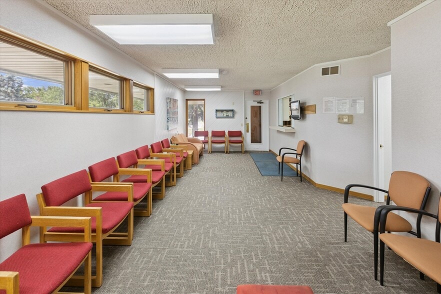 More Photos Of 1003 Mulholland St, Bay City Office For Sale
