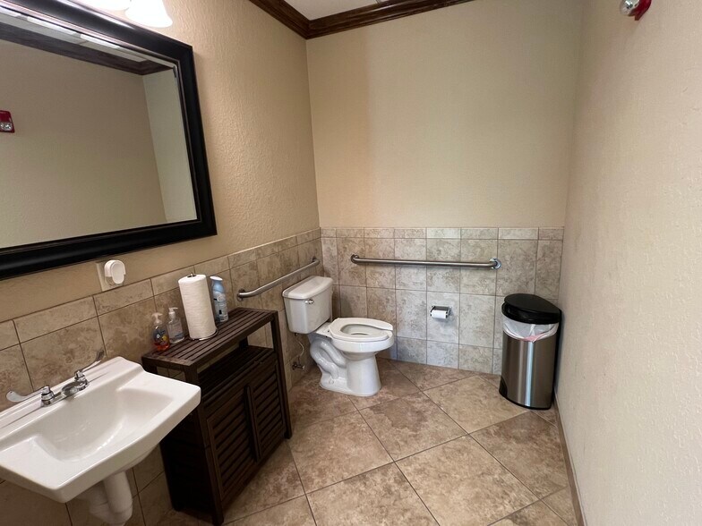 More Photos Of 270 Central Blvd, Jupiter Office For Lease