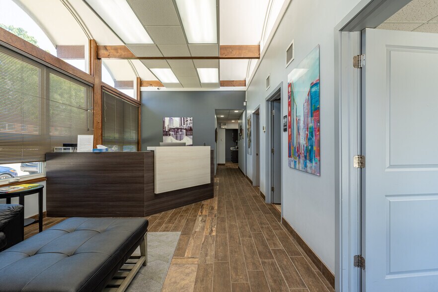 More Photos Of 605-615 W Euclid Ave, Arlington Heights Medical For Lease