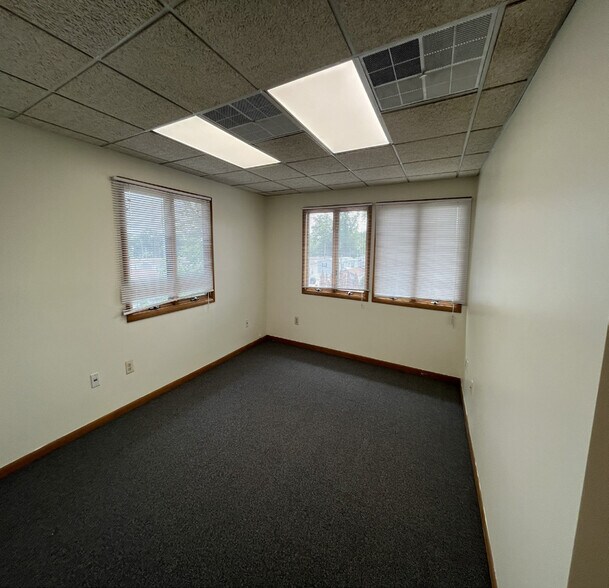 More Photos Of 860 US Highway 1, Edison Medical For Sale