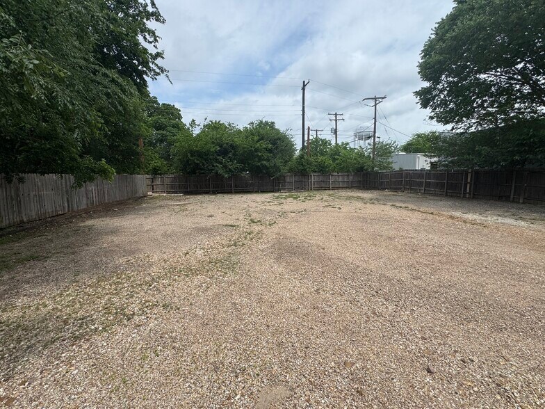 More Photos Of 3828 S College Ave, Bryan Office For Lease