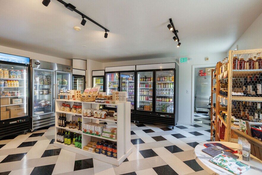 More Photos Of 139 S Main St, Sheffield Freestanding For Sale
