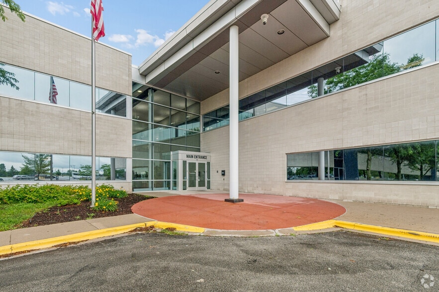 More Photos Of 3500 Packerland Dr, De Pere Office For Lease