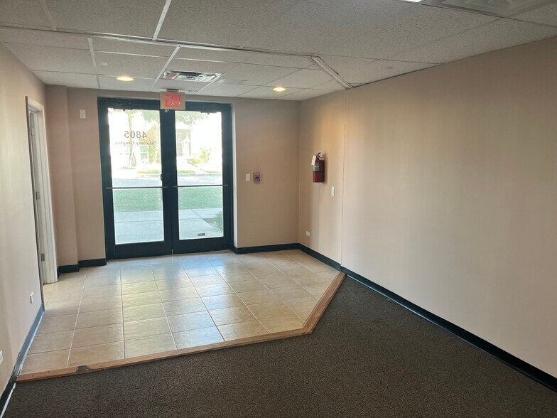 More Photos Of 4805 Greenwood St, Skokie Apartments For Lease