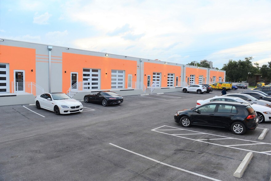 More Photos Of 300 NE 75th St, Miami Showroom For Lease