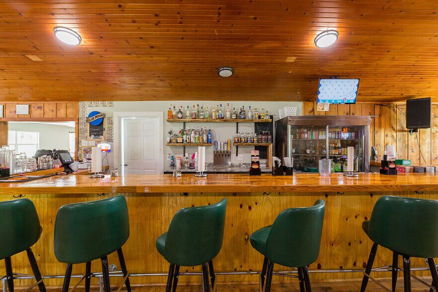 More Photos Of 48 Little Missouri Rd, Jane Restaurant For Sale
