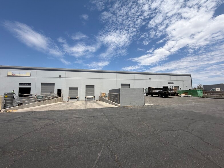 More Photos Of 6770 Bermuda Rd, Las Vegas Warehouse For Lease