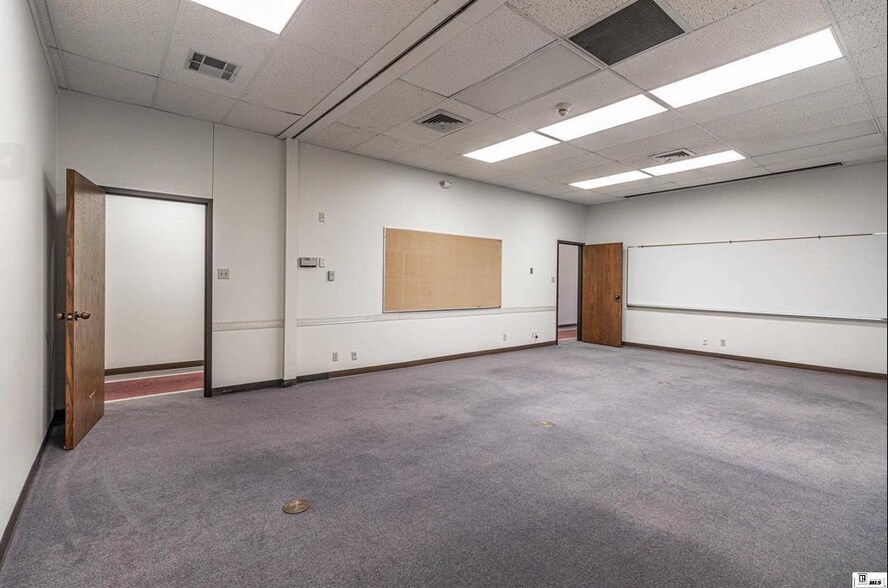 More Photos Of 235 DeSiard St, Monroe Office For Lease