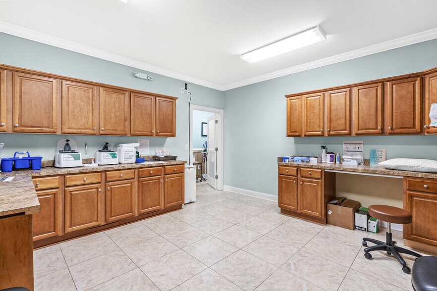 More Photos Of 3583 US-17 BUS, Murrells Inlet Medical For Lease
