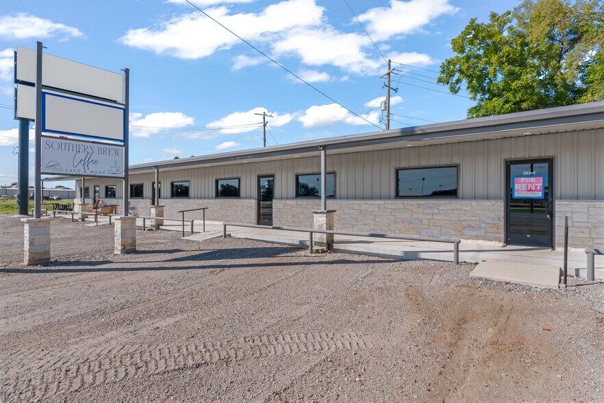 More Photos Of 15996 Highway 80, Edgewood Flex For Sale