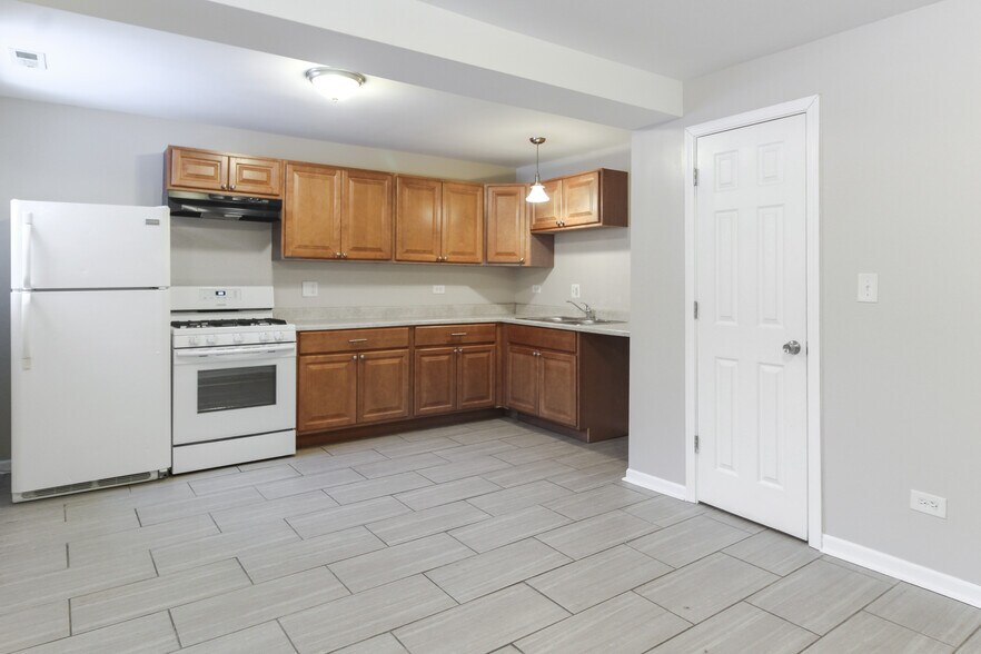More Photos Of 6731 S Chappel Ave, Chicago Apartments For Sale