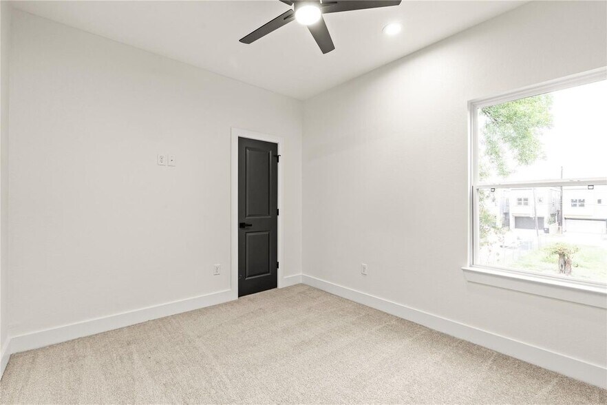 More Photos Of 4521 Newberry St, Houston Multifamily For Sale