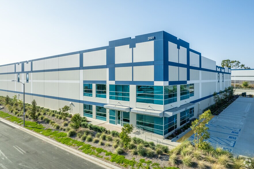 More Photos Of 2001 E Cashdan St, Compton Warehouse For Lease