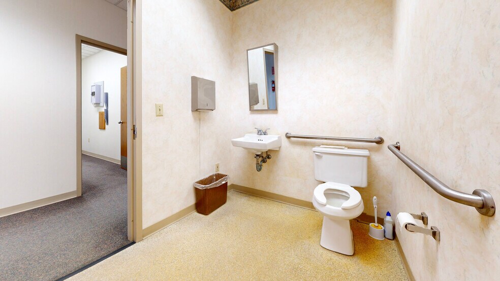 More Photos Of 2228-2230 Sunset Blvd, Steubenville Office For Lease