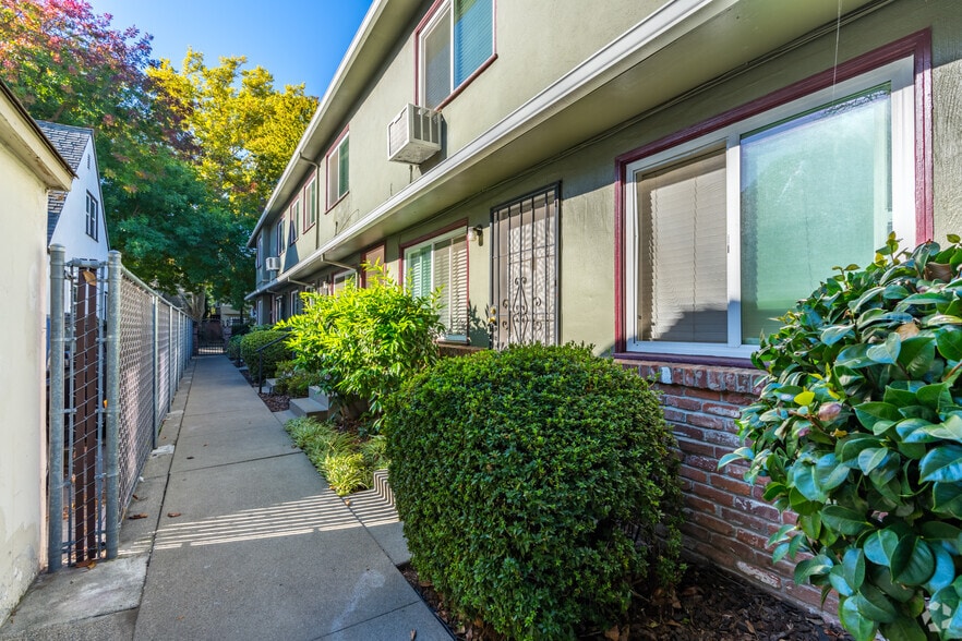 More Photos Of 2811 F St, Sacramento Apartments For Sale