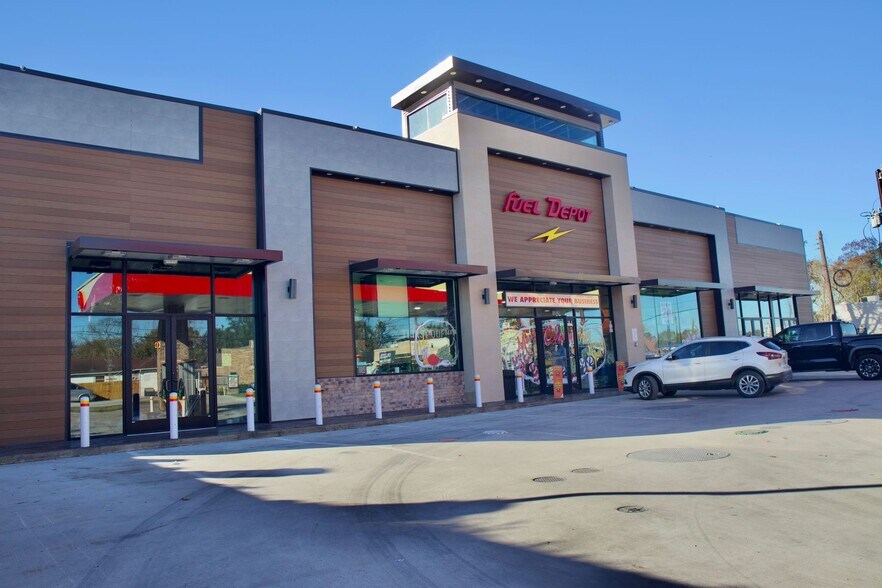 More Photos Of 1002 Mercury Dr, Houston General Retail For Lease