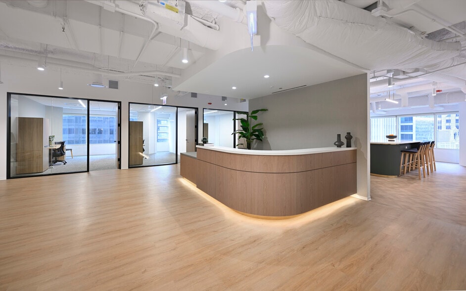 More Photos Of 200 S Wacker Dr, Chicago Office For Lease