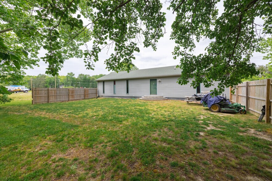 More Photos Of 100-102 Industrial Blvd, Toano Office For Sale