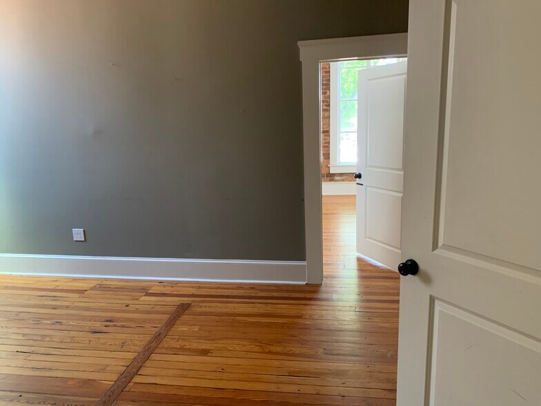 More Photos Of 106 Adamson Sq, Carrollton Storefront For Lease