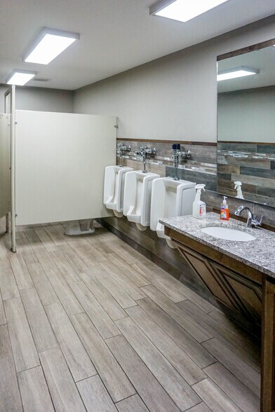 More Photos Of 1701 Martin Springs Dr, Rolla Freestanding For Sale