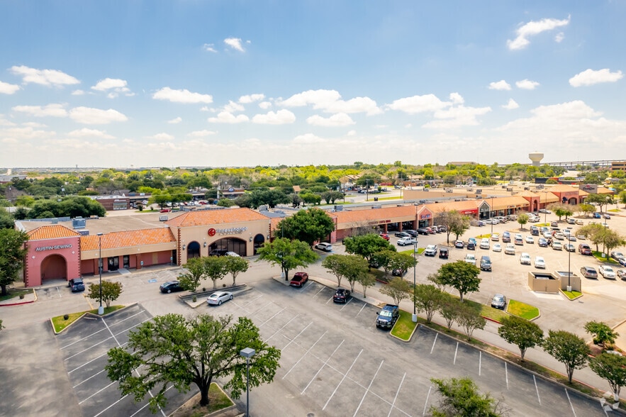 More Photos Of 1401-1601 S IH-35, Round Rock Unknown For Lease