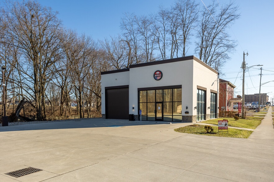 More Photos Of 453 N Jackson St, Frankfort Auto Dealership For Sale
